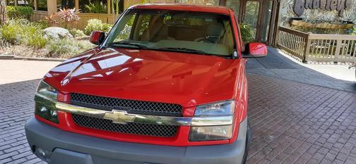 Victory Red 2002 Chevrolet Avalanche 1500