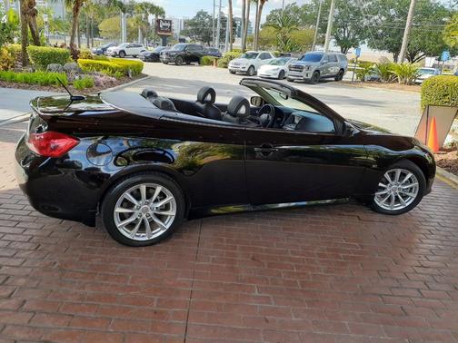 2014 INFINITI Q60 Base