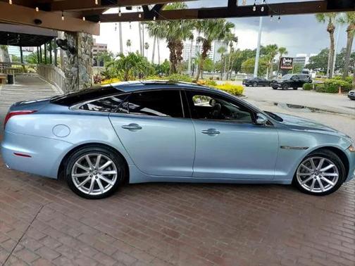 2012 Jaguar XJ Base