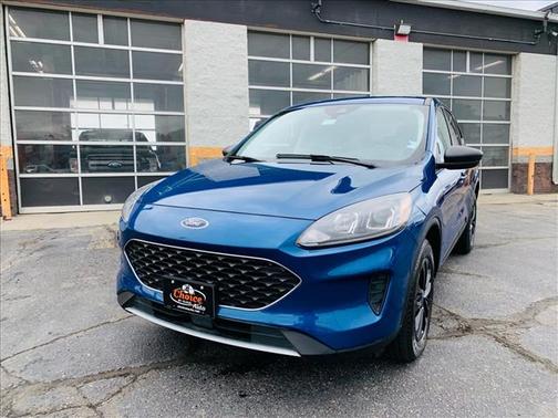 Blue Metallic 2022 Ford Escape SE