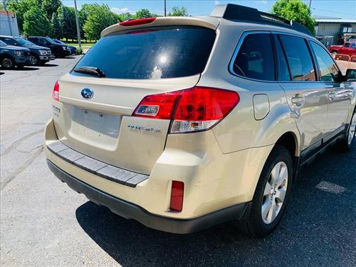 Harvest Gold Metallic 2010 Subaru Outback 2.5 i Premium