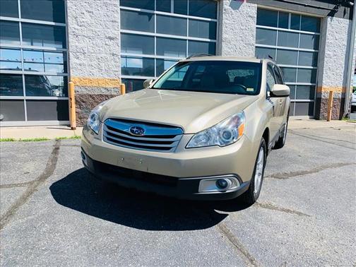 Harvest Gold Metallic 2010 Subaru Outback 2.5 i Premium