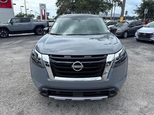 2025 Nissan Pathfinder Platinum FWD