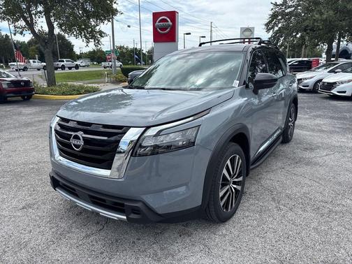 2025 Nissan Pathfinder Platinum FWD