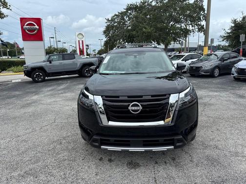 2025 Nissan Pathfinder Platinum FWD