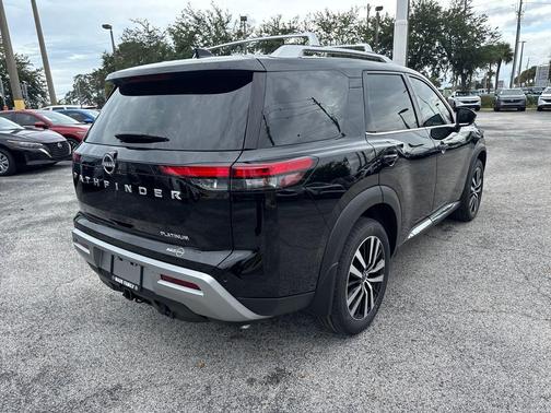 2025 Nissan Pathfinder Platinum FWD