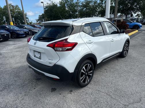 2019 Nissan Kicks SR