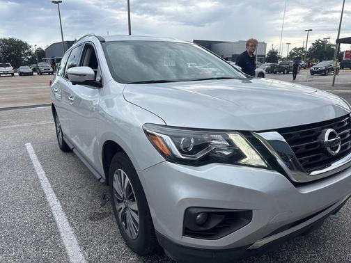2019 Nissan Pathfinder SL