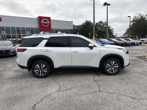 2025 Nissan Pathfinder SL FWD