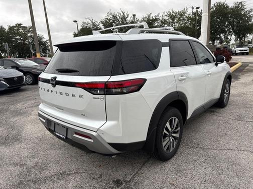 2025 Nissan Pathfinder SL FWD
