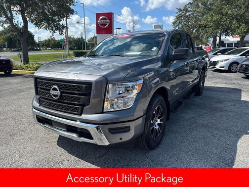 2023 Nissan Titan SV