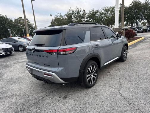 2025 Nissan Pathfinder Platinum FWD