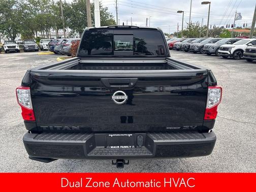 2023 Nissan Titan SV