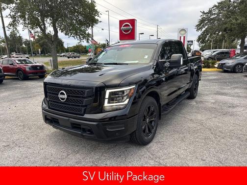 2023 Nissan Titan SV