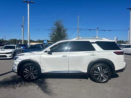 2025 Nissan Pathfinder Platinum FWD