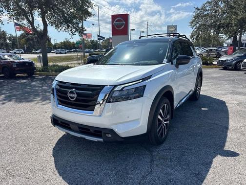 2025 Nissan Pathfinder Platinum FWD