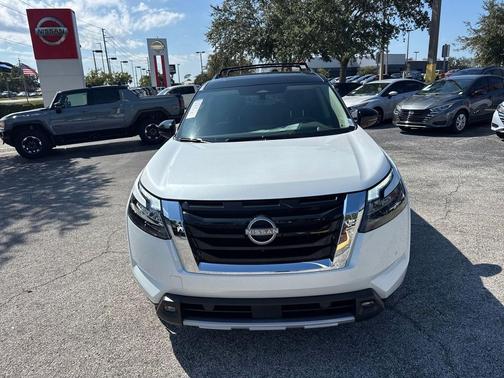2025 Nissan Pathfinder Platinum FWD