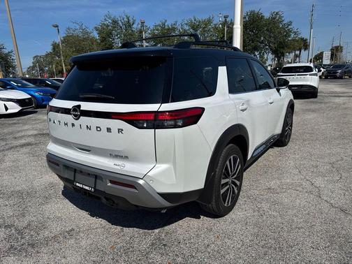 2025 Nissan Pathfinder Platinum FWD