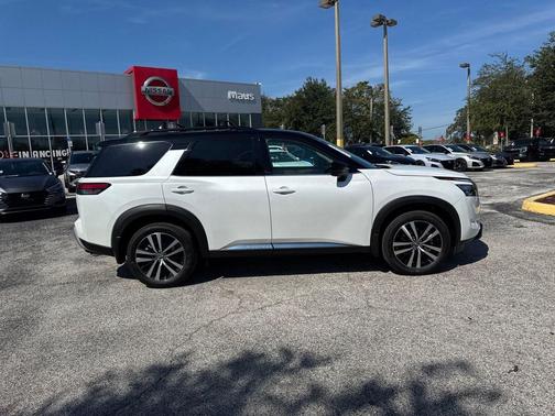 2025 Nissan Pathfinder Platinum FWD