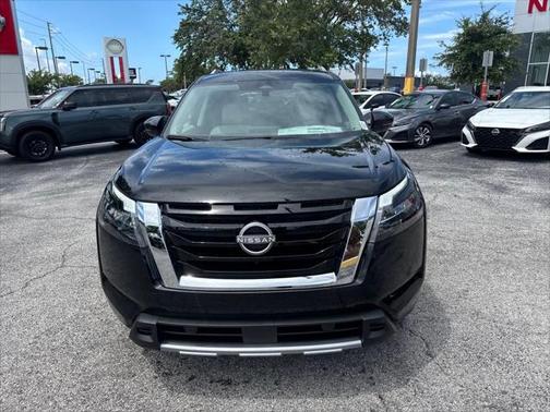 2025 Nissan Pathfinder SL FWD