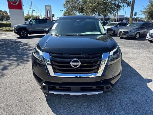 2025 Nissan Pathfinder Platinum FWD