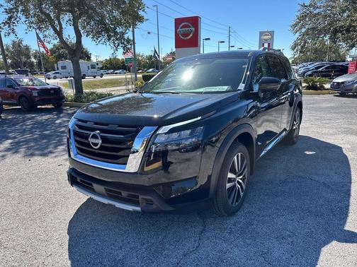 2025 Nissan Pathfinder Platinum FWD