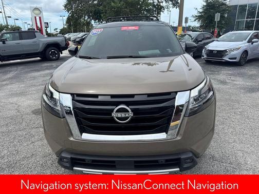 2023 Nissan Pathfinder Platinum FWD