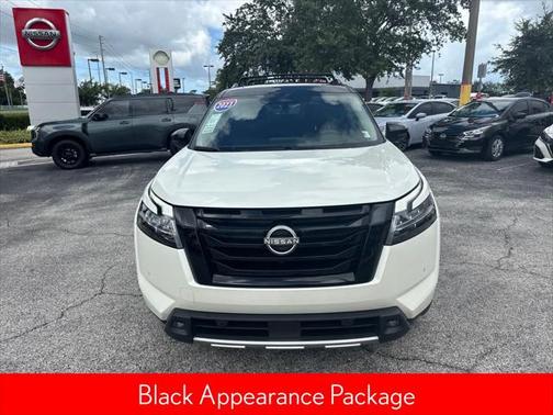 2023 Nissan Pathfinder Platinum FWD