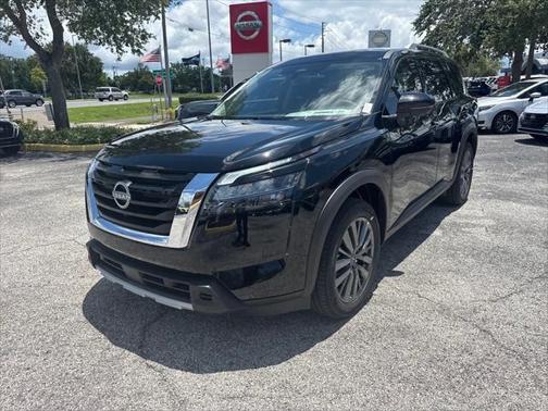 2025 Nissan Pathfinder SL FWD