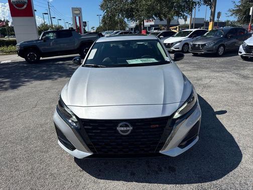 2025 Nissan Altima SR FWD
