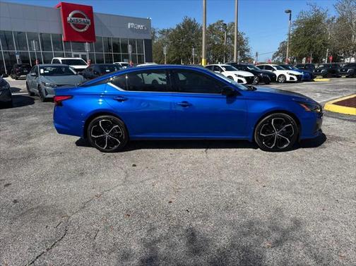 2025 Nissan Altima SR FWD