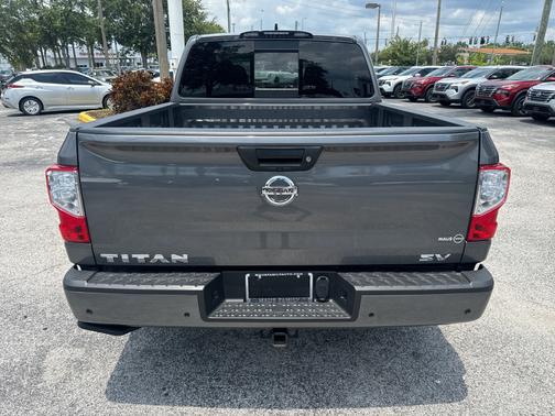 2022 Nissan Titan SV