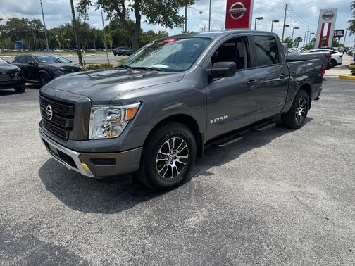 2022 Nissan Titan SV