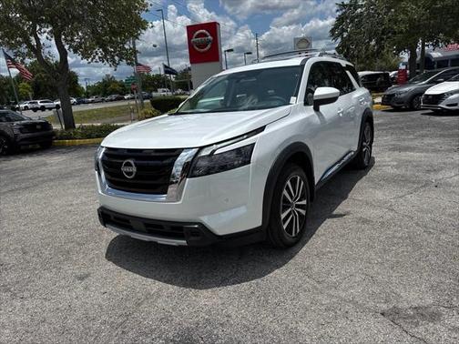2025 Nissan Pathfinder Platinum FWD
