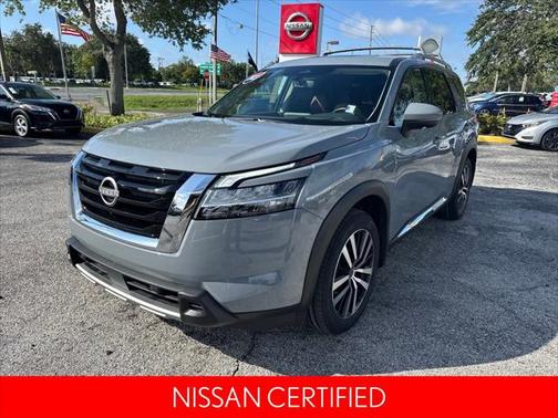 2023 Nissan Pathfinder Platinum FWD