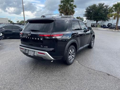 2025 Nissan Pathfinder SL FWD