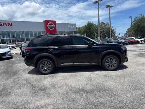 2025 Nissan Pathfinder SV FWD