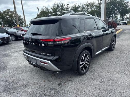 2025 Nissan Pathfinder Platinum FWD