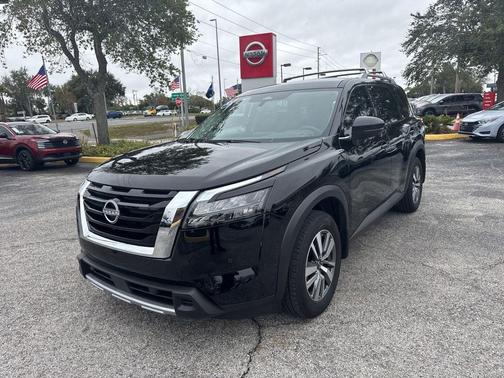 2025 Nissan Pathfinder SL