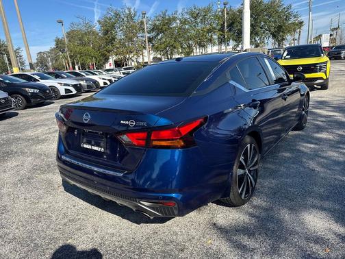 2022 Nissan Altima SR FWD