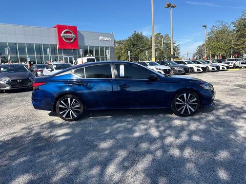 2022 Nissan Altima SR FWD