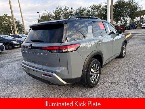 2023 Nissan Pathfinder SL FWD
