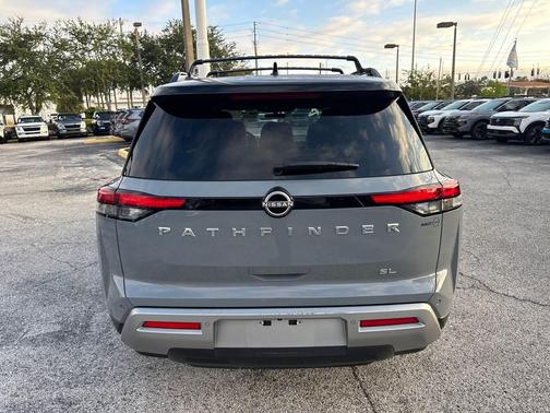 2023 Nissan Pathfinder SL FWD