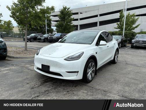 Pearl White Multi-Coat 2023 Tesla Model Y Long Range Dual Motor All-Wheel Drive