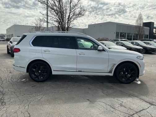 Alpine White 2022 BMW X7 xDrive40i