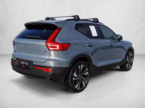 2023 Volvo XC40 B5 Ultimate Dark Theme