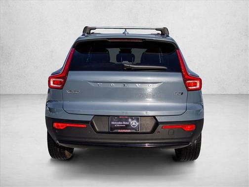 2023 Volvo XC40 B5 Ultimate Dark Theme