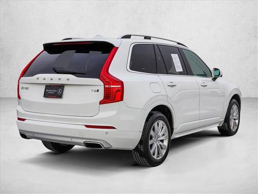 2017 Volvo XC90 T6 Momentum