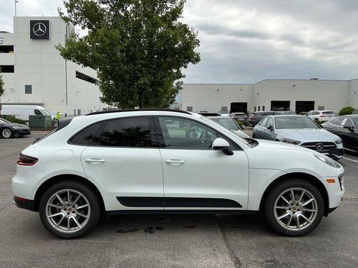 White [White] 2018 Porsche Macan Macan
