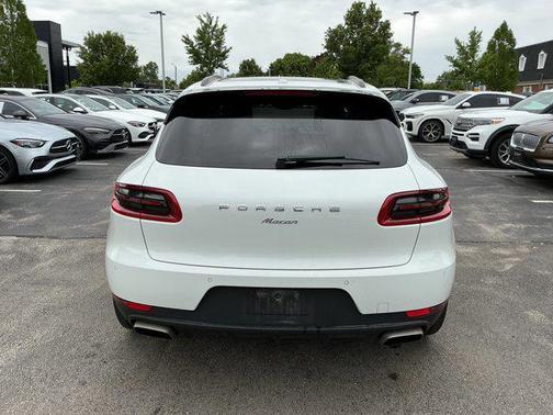 White [White] 2018 Porsche Macan Macan